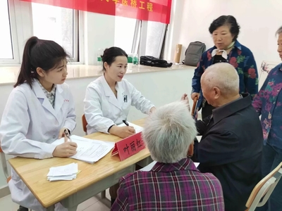 下庙社区便民服务再升级 中医义诊推拿暖民心