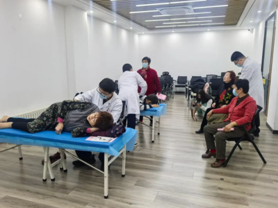 济南历下区千佛山西路社区 科普诊疗进社区，推拿服务暖民心