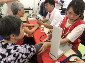 炎炎三伏送清凉，志愿推拿暖人心