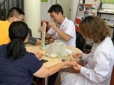 致敬白衣天使丨医路有你，医路相伴 推拿医师的温暖守护